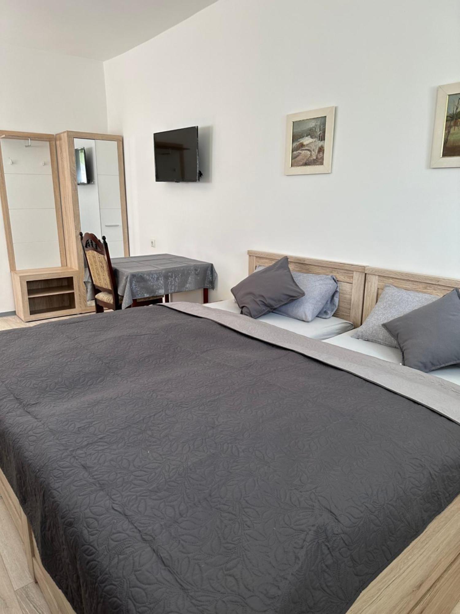Ein Zimmer Wohnung Am Markt Oelsnitz  Ngoại thất bức ảnh
